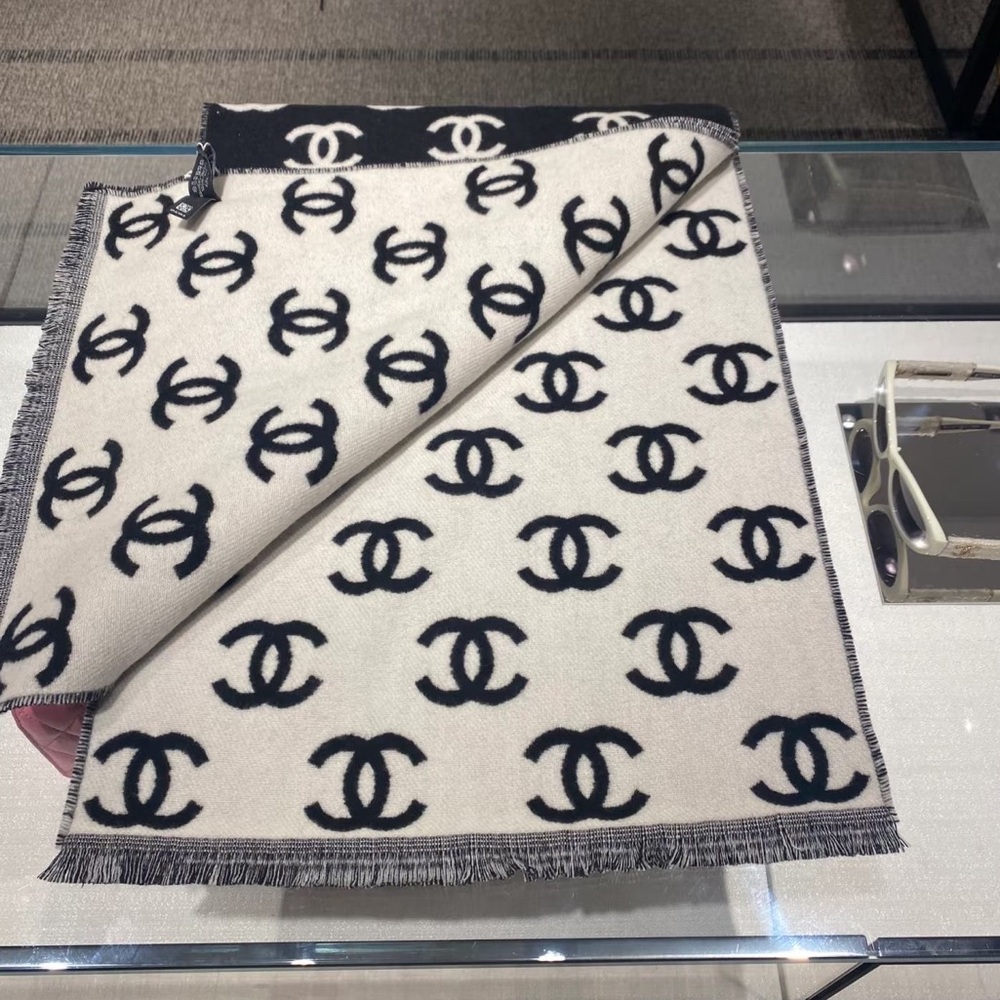 CHANEL Black and White CC Scarf - Picture 2 of 5